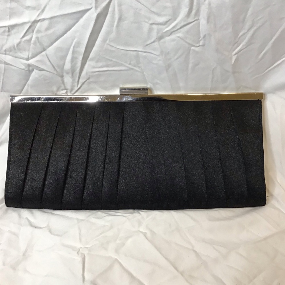Black clutch